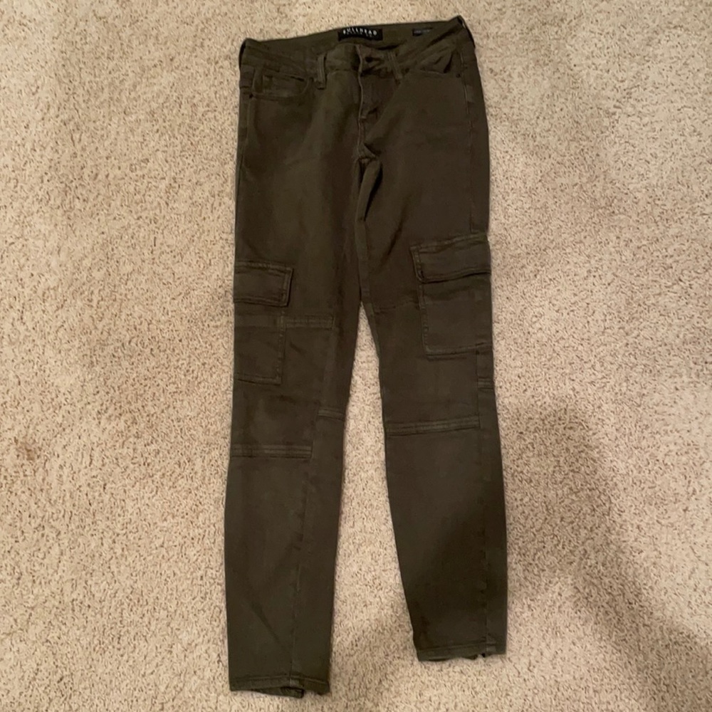Woman’s Bullhead Cargo jeans
